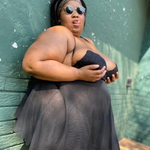 Model - ChubbyChickxxx BUGBOOBS