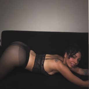 Model - SilvanaOwen FINDOM