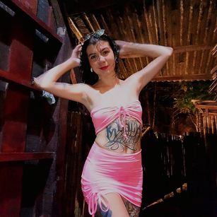 Model - Hanni Masson sissyplay