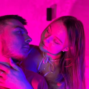 Model - OscarampBeatrice feet