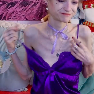 Model - Kittyraine chatting