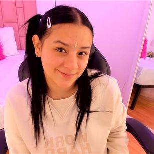 Model - Amy Ferreira teen