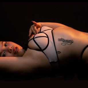 Model - Ary pantyhose