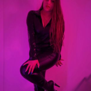 Model - your mezmerizing Sofia findom