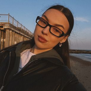 Model - Maxin Carroll blowjob