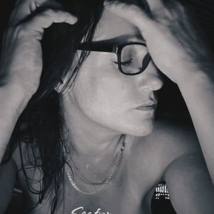 Model - A.J Buttons ANAL