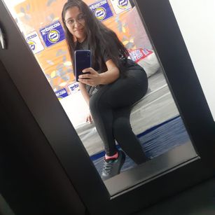 Model - Helen Tovar sph