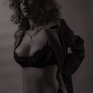 Model - Maddie May joi