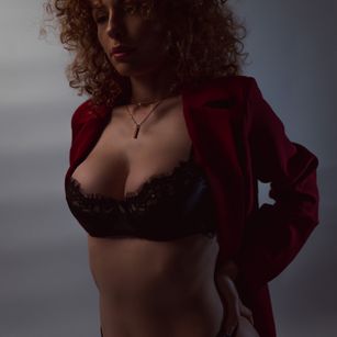 Model - Maddie May bigass