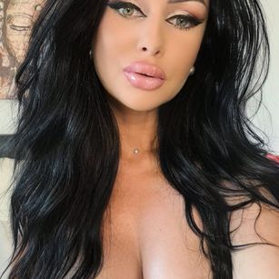 Model - LauraGreen36 toys