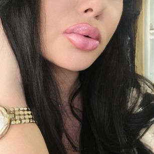 Model - LauraGreen36 taboo