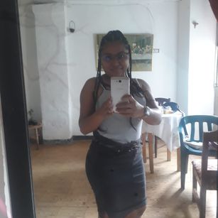 Model - Helen Tovar joi