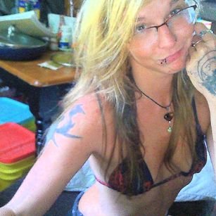 Model - Lady RiasSyn feet