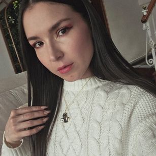 Model - VioletteStarr pantyhose