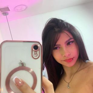 Model - Kim Luna blowjob