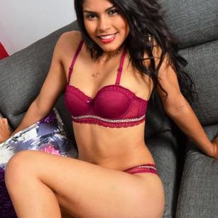 Model - Emmie caliente