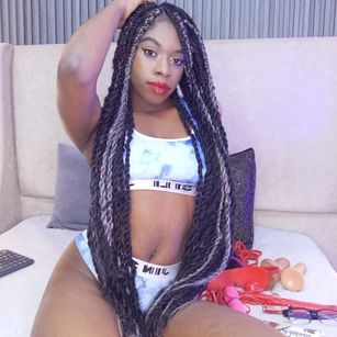 Model - NalaRoux feet