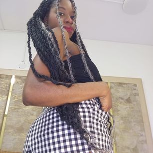 Model - NalaRoux pussy