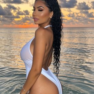 Model - DenniseTaylor joi