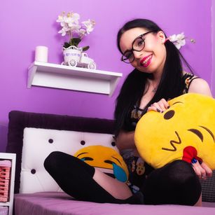 Model - LunnaGray cuckold