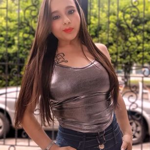 Model - Melissa Adams latina