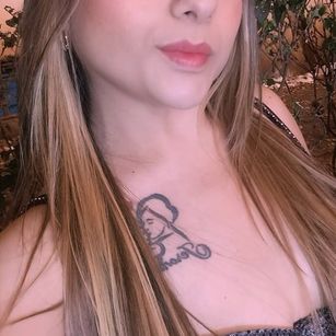 Model - Melissa Adams milf