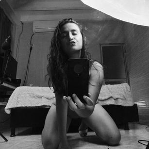 Model - amelie_cam Latin