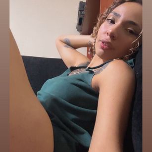 Model - SilvanaOwen FINDOM