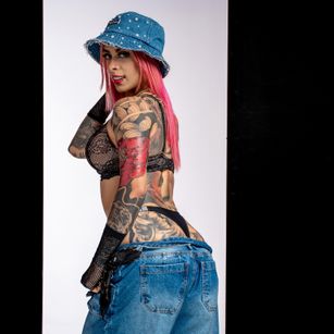 Model - PearlConnel solo