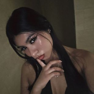 Model - LissaWild goddess