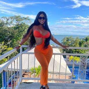 Model - Victoria phillips top