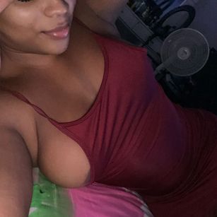 Model - Victoria phillips bottom