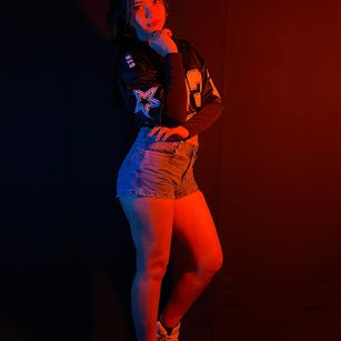 Model - Lizzie masturbation