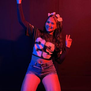 Model - Lizzie petite