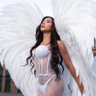 Model - Laura Candice latina