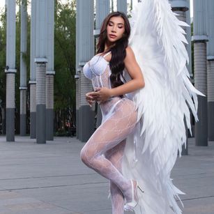 Model - Laura Candice dominatrix