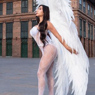 Model - Laura Candice latina