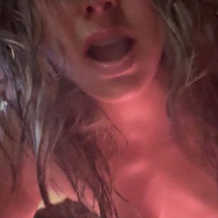 Model - Crystal Vee squirt