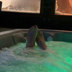 Model - Crystal Vee braces