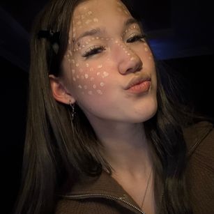 Model - lilXdomii piercing