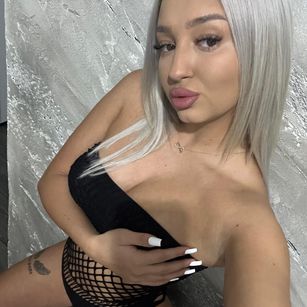 Model - SophieBliss Blonde