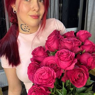 Model - Vera Ripe squirt