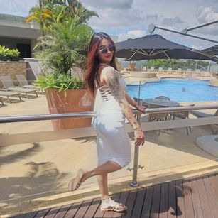 Model - SashaHans bigtits