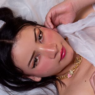 Model - Martina Wolf dildo