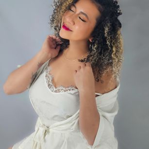 Model - Kenia Thompson bigtits