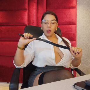 Model - Kasandra Hale heels