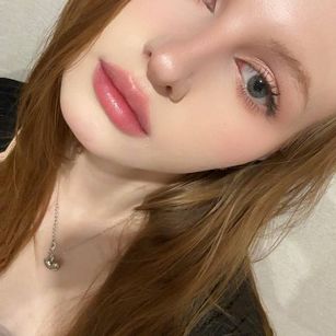 Model - LuxXAngel feet