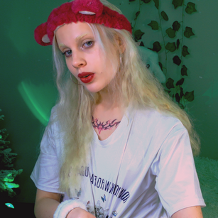 Model - Carmen smalltits