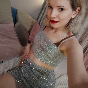 Model - Carrie Bradshaw petite