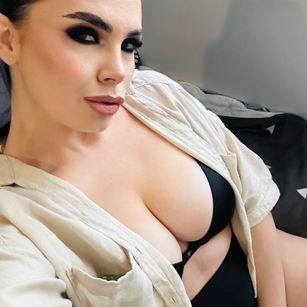 Model - Jessica Jolie blowjob